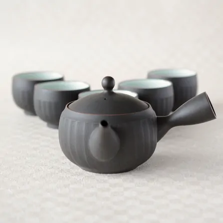 Kuro Yōhen Kushime Tea Set
