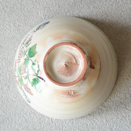 粉引茶碗　藤袴にアサギマダラ