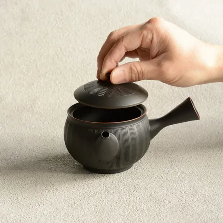 鯉江廣黒泥櫛目碗型急須