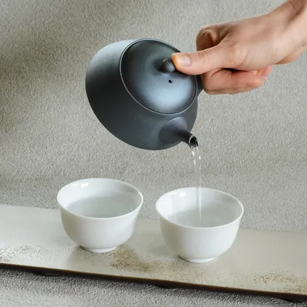 Tokuta Sankakugata Kyusu