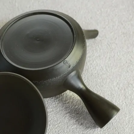 北龍 黒泥平型急須