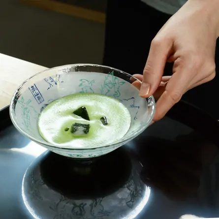 Glass Hira Chawan Chōjūgiga