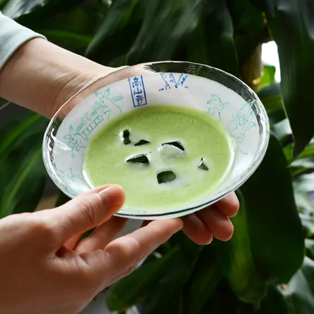 Glass Hira Chawan Chōjūgiga