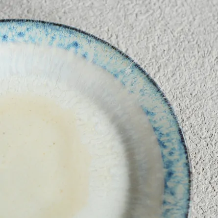 塗り分けソーサーとカップ