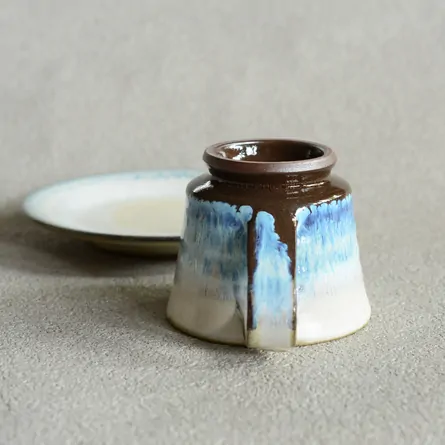 塗り分けソーサーとカップ