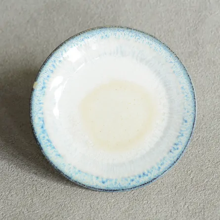 塗り分けソーサーとカップ