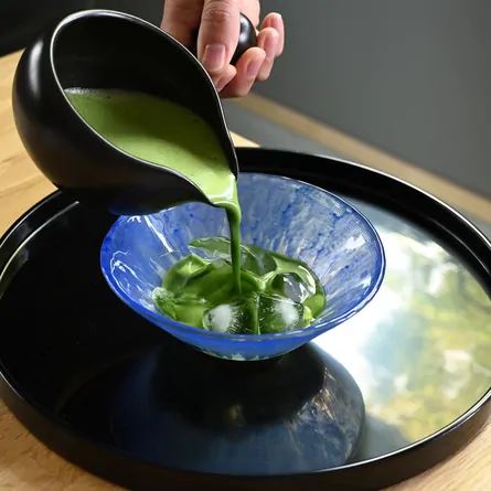 硝子平茶碗　義山　逆さ富士