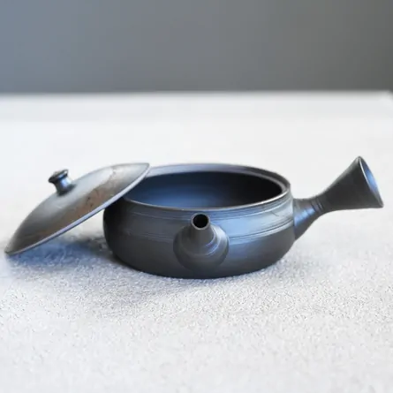 Yamada Yūtarō Yakishime Mogake Hira Kyusu