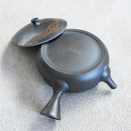 Yamada Yūtarō Yakishime Mogake Hira Kyusu
