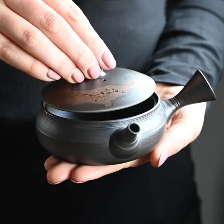 Yamada Yūtarō Yakishime Mogake Hira Kyusu