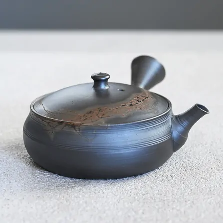 Yamada Yūtarō Yakishime Mogake Hira Kyusu