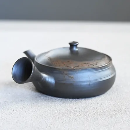Yamada Yūtarō Yakishime Mogake Hira Kyusu