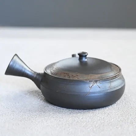 Yamada Yūtarō Yakishime Mogake Hira Kyusu