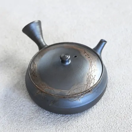 Yamada Yūtarō Yakishime Mogake Hira Kyusu