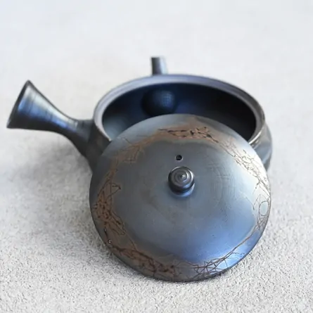 Yamada Yūtarō Yakishime Mogake Hira Kyusu