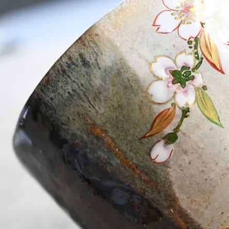 茶碗 灰釉掛分け枝垂桜絵