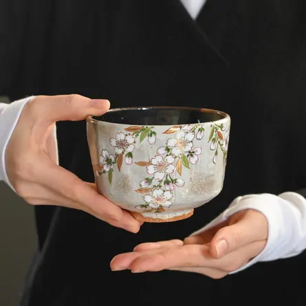 茶碗 灰釉掛分け枝垂桜絵