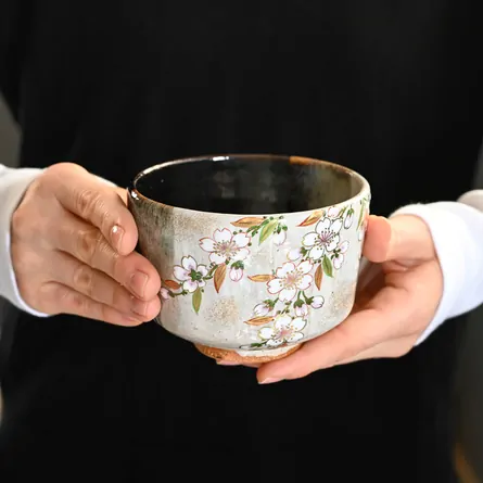茶器 茶碗 灰釉掛分け富士山に桜絵 茶器＆茶道具 抹茶碗 - Sazen Tea