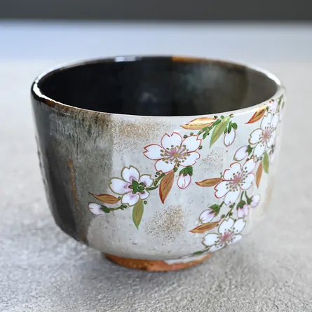 茶碗 灰釉掛分け枝垂桜絵 茶器＆茶道具 抹茶碗 - Sazen Tea