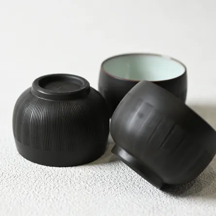 鯉江廣 黒泥櫛目煎茶碗