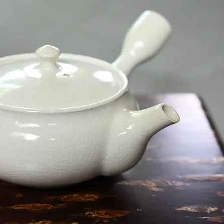 Taisen White Hiragata Yokode Kyusu