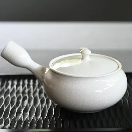 Taisen White Hiragata Yokode Kyusu