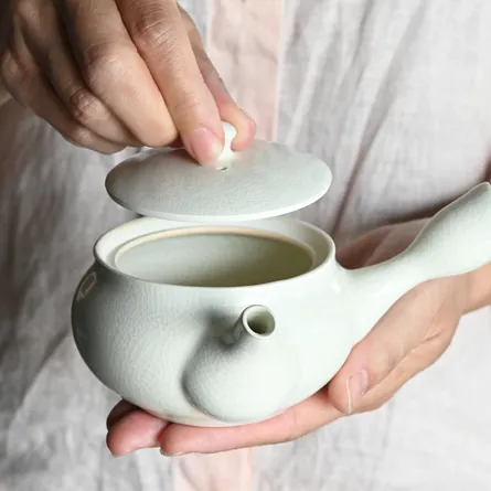 Taisen White Hiragata Yokode Kyusu