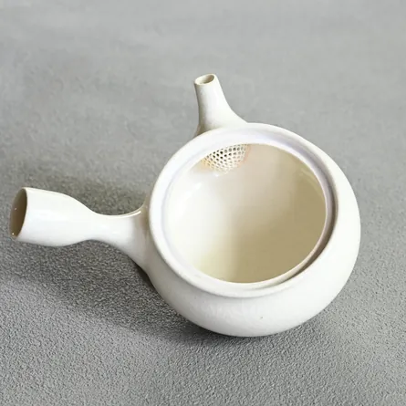 Taisen White Hiragata Yokode Kyusu