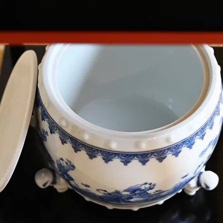 平戸焼白磁水指 染付太鼓胴唐子脚 