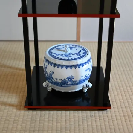 平戸焼白磁水指 染付太鼓胴唐子脚 