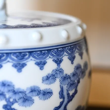 平戸焼白磁水指 染付太鼓胴唐子脚 