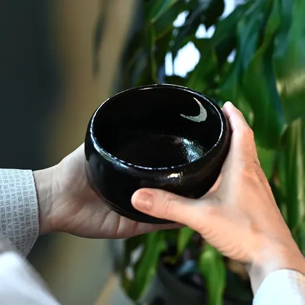 昭楽 黒楽弘入写 寿賀 茶器＆茶道具 抹茶碗 - Sazen Tea