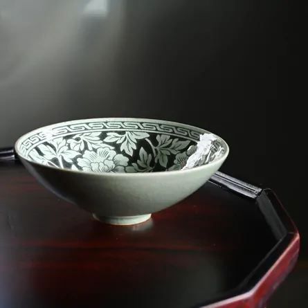 Seiji Botanmon Hirachawan