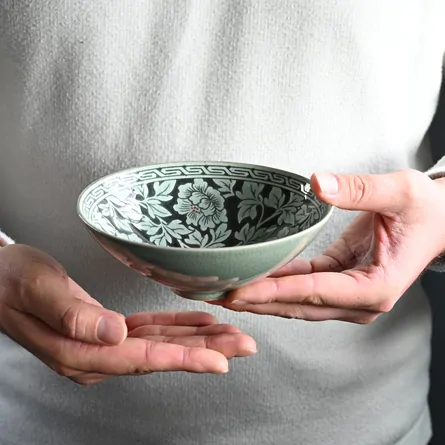 Seiji Botanmon Hirachawan