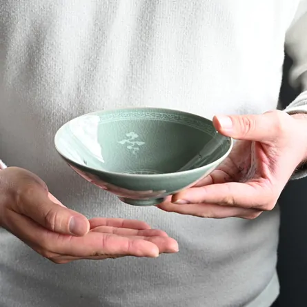 青磁雲鶴紋平茶碗