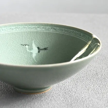 青磁雲鶴紋平茶碗