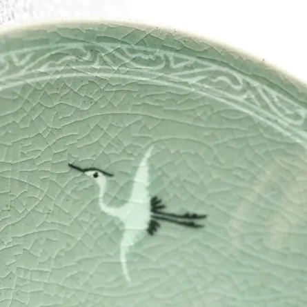 青磁雲鶴紋平茶碗