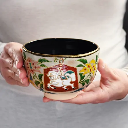 茶碗 乾山内黒 唐花に白馬