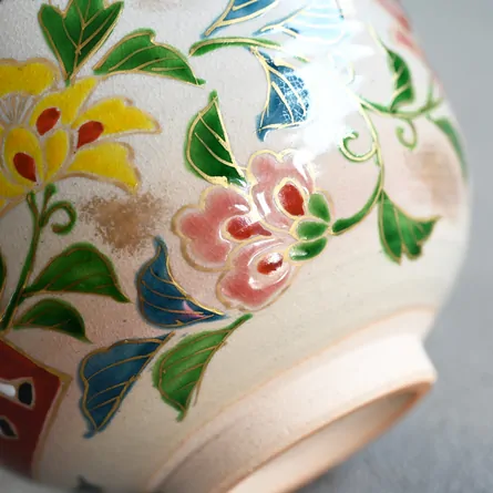 茶碗 乾山内黒 唐花に白馬