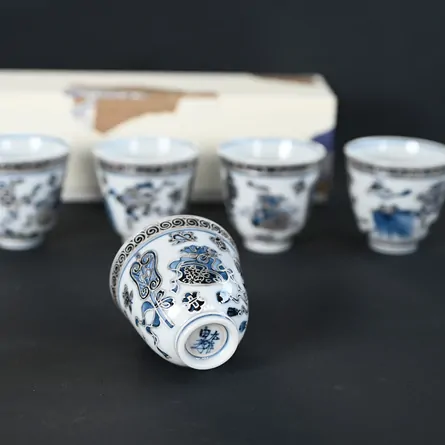 Kutani Sometsuke Ginsai Takarazukushi Senchawan