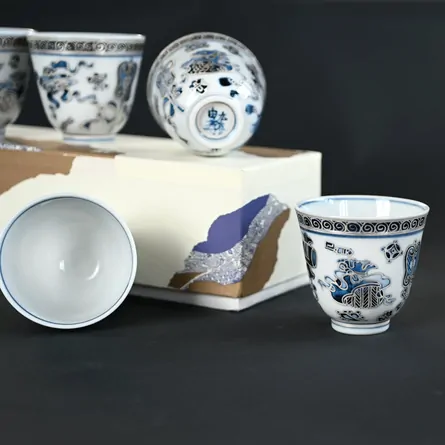 Kutani Sometsuke Ginsai Takarazukushi Senchawan