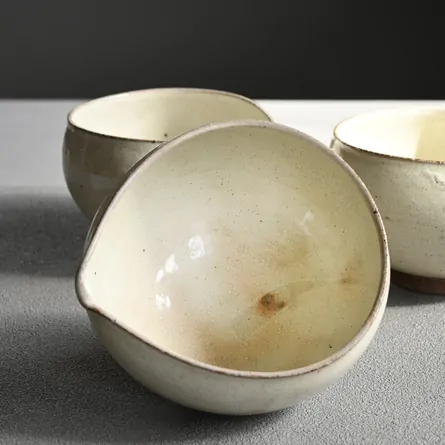 草津焼白泥片口