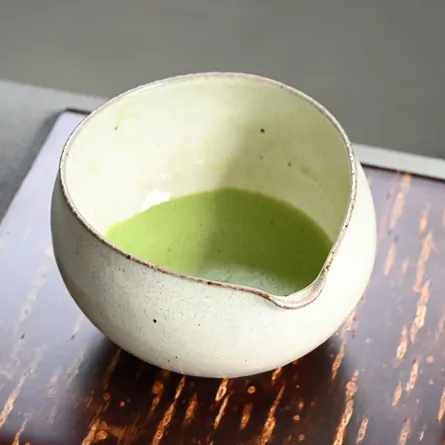 草津焼白泥片口