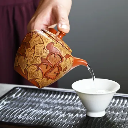 舜園 朱泥丸印籠透かし銀杏彫急須 急須 横手急須 - Sazen Tea
