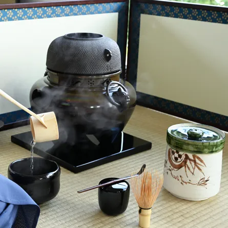 Oribe Mizusashi