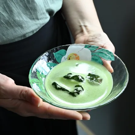 Glass Hira Chawan Giyaman Natsutsubaki