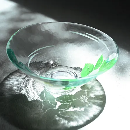 Glass Hira Chawan Giyaman Natsutsubaki