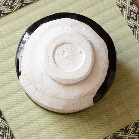 黒織部茶碗　春草作