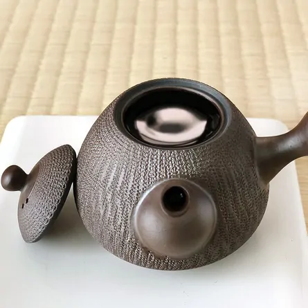 Nasugata Yokode Biri Kyusu