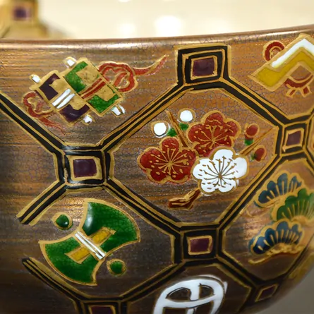 茶碗　金地　亀甲宝尽　